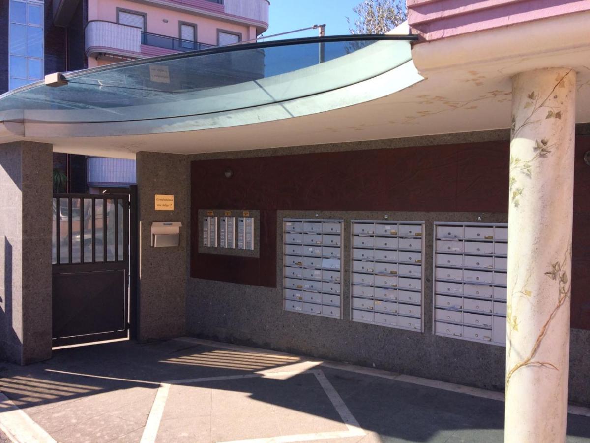 Appartamento Victoria Con Parcheggio Privato Civitavecchia Bagian luar foto